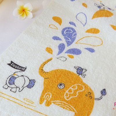 兔與象的嬉戲印花童巾